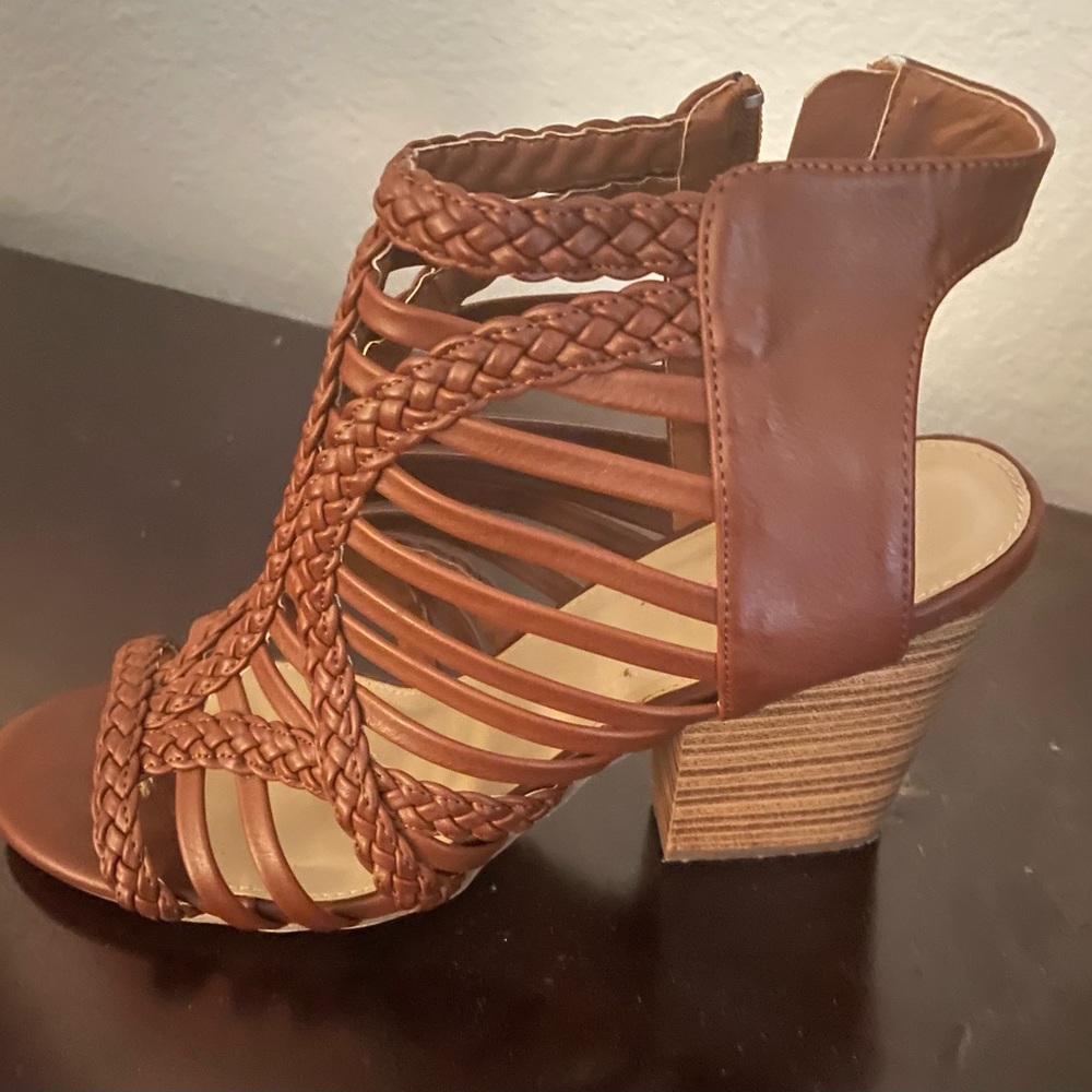 Brown chunky heal with zipper.